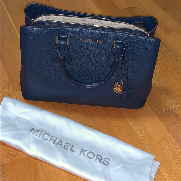 NWT Michael Kors Camille Navy Satchel - Picture 3 of 8